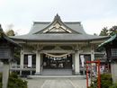伏木神社拝殿正面と燈篭