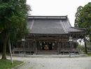 加茂神社境内から見た拝殿正面