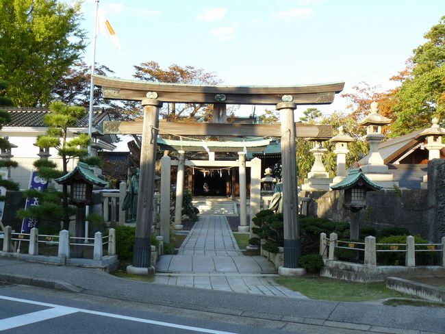 �L�E�������{