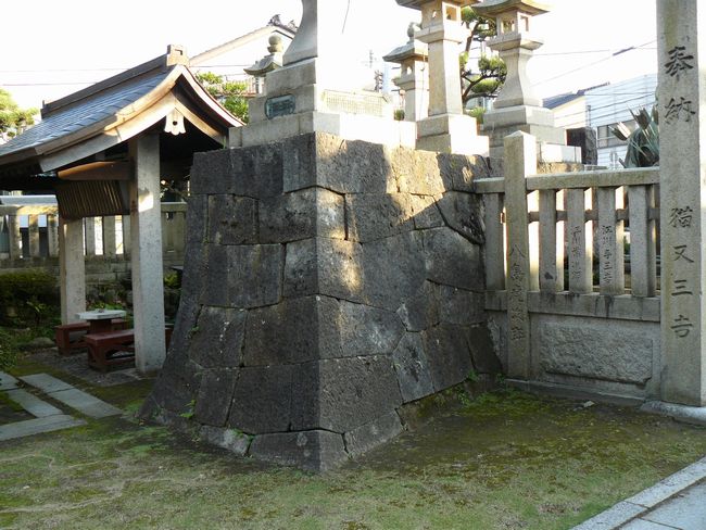 �L�E�������{