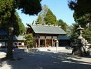 前田利長と縁がある射水神社拝殿左斜め前方と石燈篭
