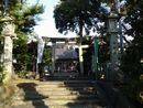 姉倉比売神社参道から見た石鳥居と石燈篭