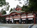 日枝神社拝殿右斜め前方、唐破風と外壁