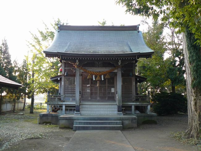 延喜式内社の論社である白鳥神社の拝殿
