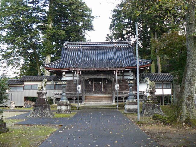 曳山が有名な八尾八幡社の拝殿
